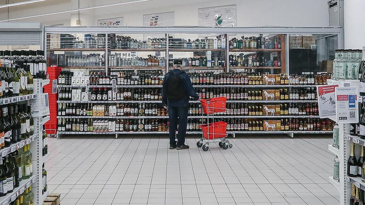 Две трети россиян не готовы экономить на алкоголе